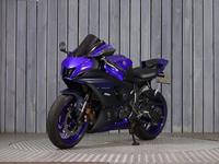 YAMAHA R7