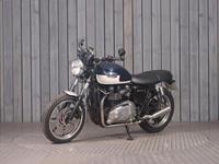 TRIUMPH BONNEVILLE 900