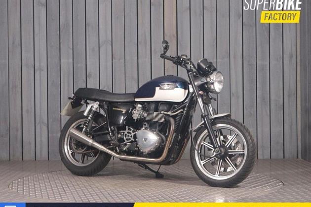 TRIUMPH BONNEVILLE 900