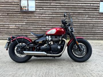 TRIUMPH BONNEVILLE BOBBER