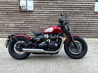 TRIUMPH BONNEVILLE BOBBER 