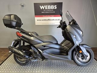 YAMAHA XMAX 125 