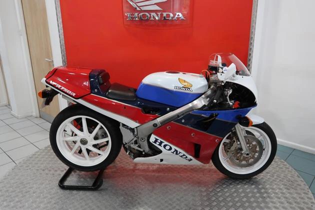 HONDA RC30