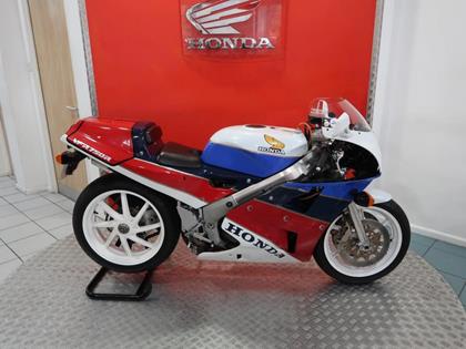 HONDA RC30