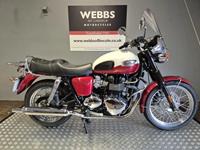 TRIUMPH BONNEVILLE T100