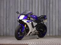 YAMAHA R1