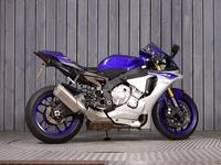 YAMAHA R1