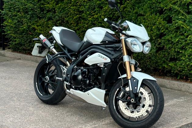 TRIUMPH SPEED TRIPLE 1050