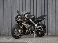 TRIUMPH DAYTONA MOTO2 765