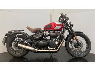 TRIUMPH BONNEVILLE BOBBER BLACK 