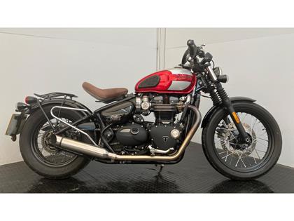 TRIUMPH BONNEVILLE BOBBER BLACK