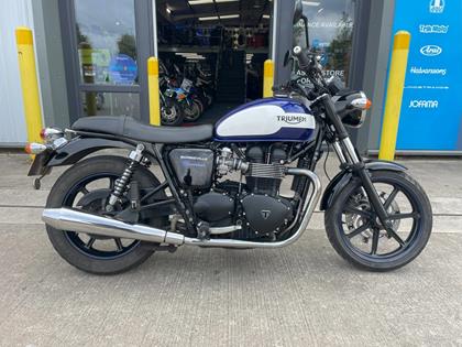 TRIUMPH BONNEVILLE 900