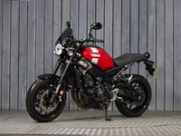 YAMAHA XSR900