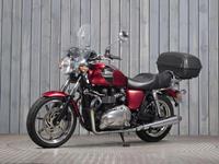 TRIUMPH BONNEVILLE 900