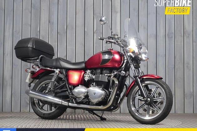 TRIUMPH BONNEVILLE 900