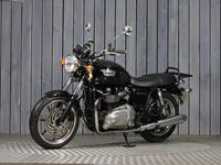 TRIUMPH BONNEVILLE 900