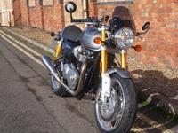 TRIUMPH THRUXTON 1200 R