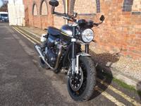 TRIUMPH SPEED TWIN 1200