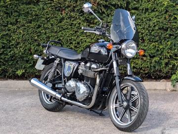 TRIUMPH BONNEVILLE 900