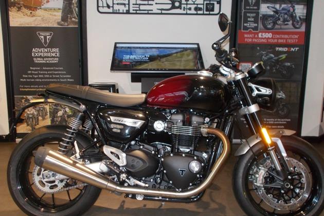 TRIUMPH SPEED TWIN 1200