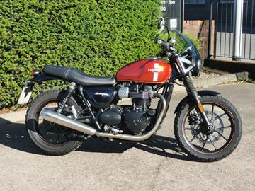 TRIUMPH STREET TWIN