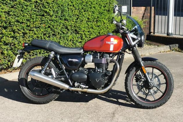 TRIUMPH STREET TWIN