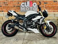 TRIUMPH STREET TRIPLE 675