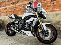 TRIUMPH STREET TRIPLE 675