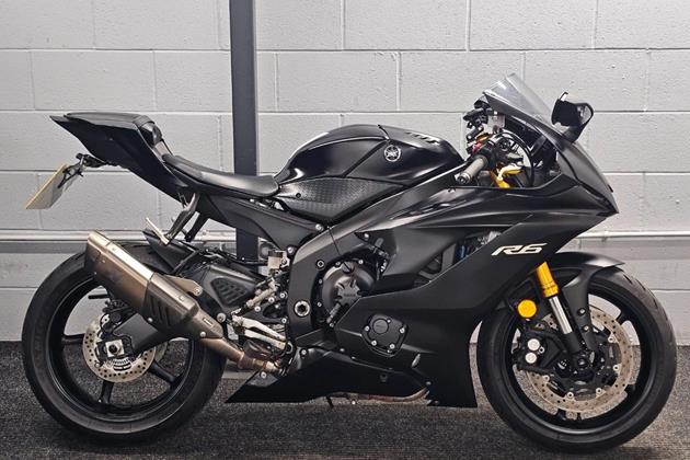 YAMAHA R6