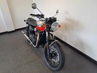 TRIUMPH BONNEVILLE T100