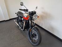 TRIUMPH BONNEVILLE T100