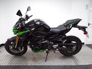 KAWASAKI Z900 