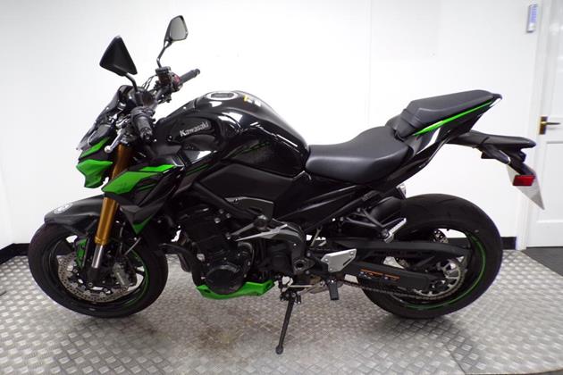 KAWASAKI Z900