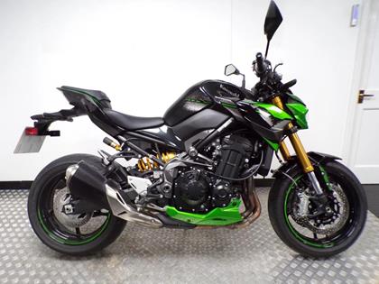 KAWASAKI Z900