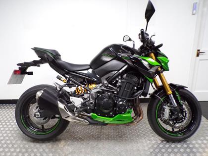 KAWASAKI Z900