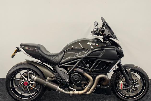 DUCATI DIAVEL CARBON