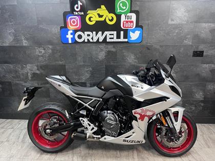 SUZUKI GSX-8R