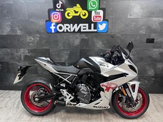 SUZUKI GSX-8R 