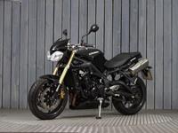 TRIUMPH STREET TRIPLE 675