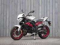 TRIUMPH STREET TRIPLE 675