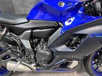 YAMAHA R7