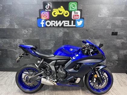 YAMAHA R7