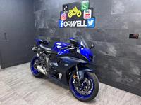 YAMAHA R7