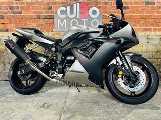 YAMAHA R1 