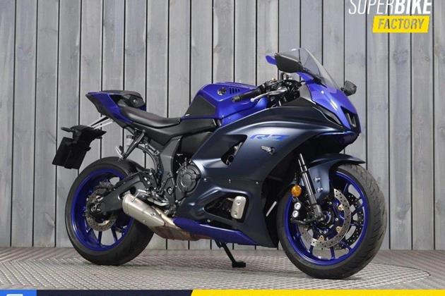 YAMAHA R7