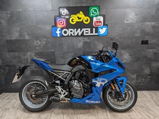 SUZUKI GSX-8R 