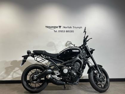 YAMAHA XSR900