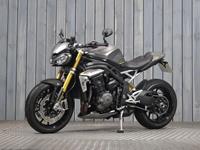 TRIUMPH SPEED TRIPLE 1200 RS