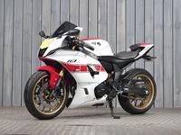 YAMAHA R7