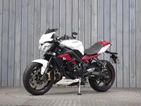 TRIUMPH STREET TRIPLE 675